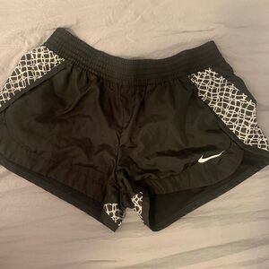NIKE Black White Abstract Design Lined Mid Rise Running Shorts Women Size Medium